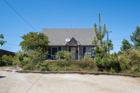 Photo of 960 E Morton Hill, Porterville, CA 93257 (MLS # 241216)