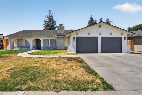 Photo of 1399 E Boyer Drive, Tulare, CA 93274 (MLS # 244009)