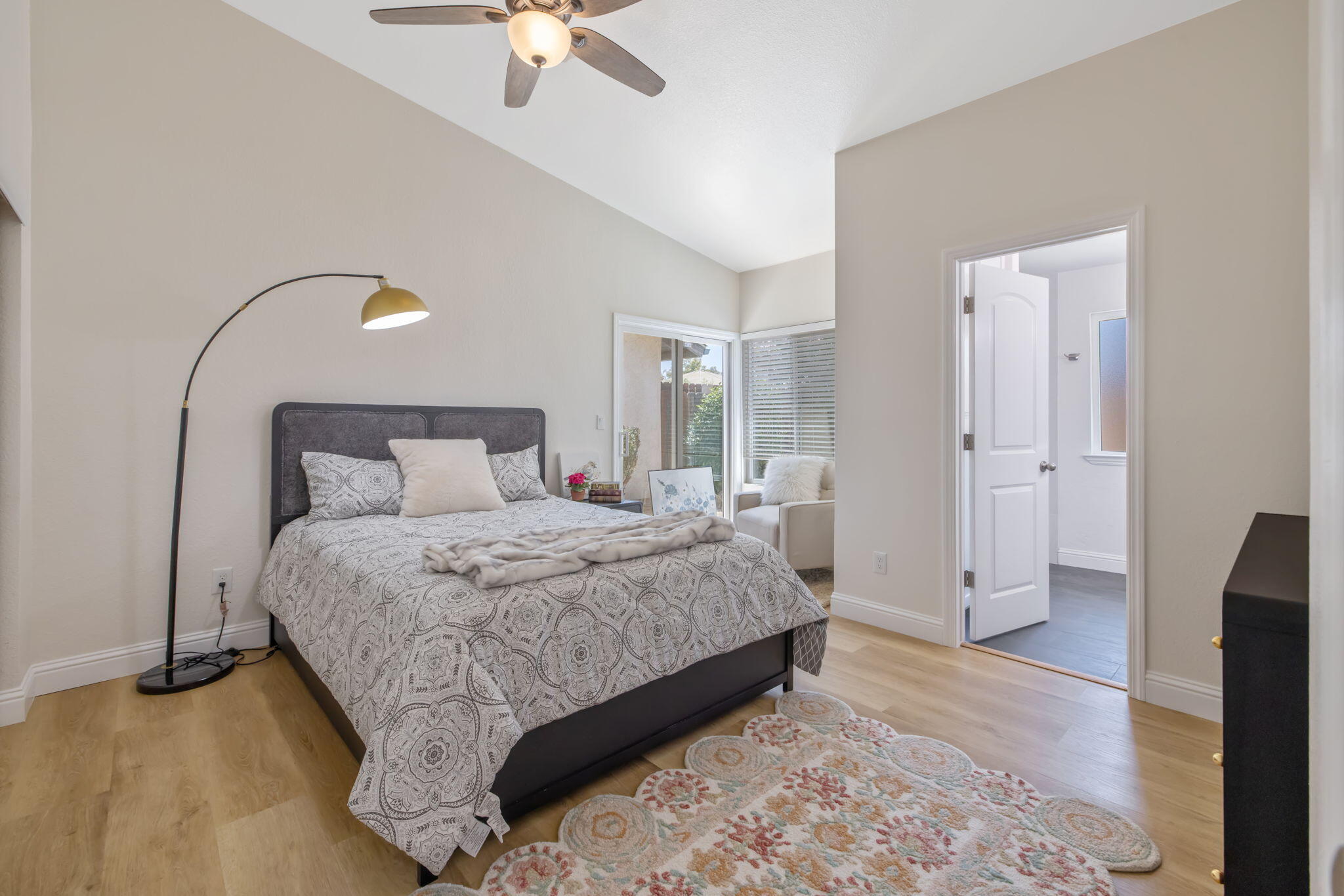 Visalia, California 93292, United States, 3 Bedrooms Bedrooms, ,2 BathroomsBathrooms,Residential,Active,191171