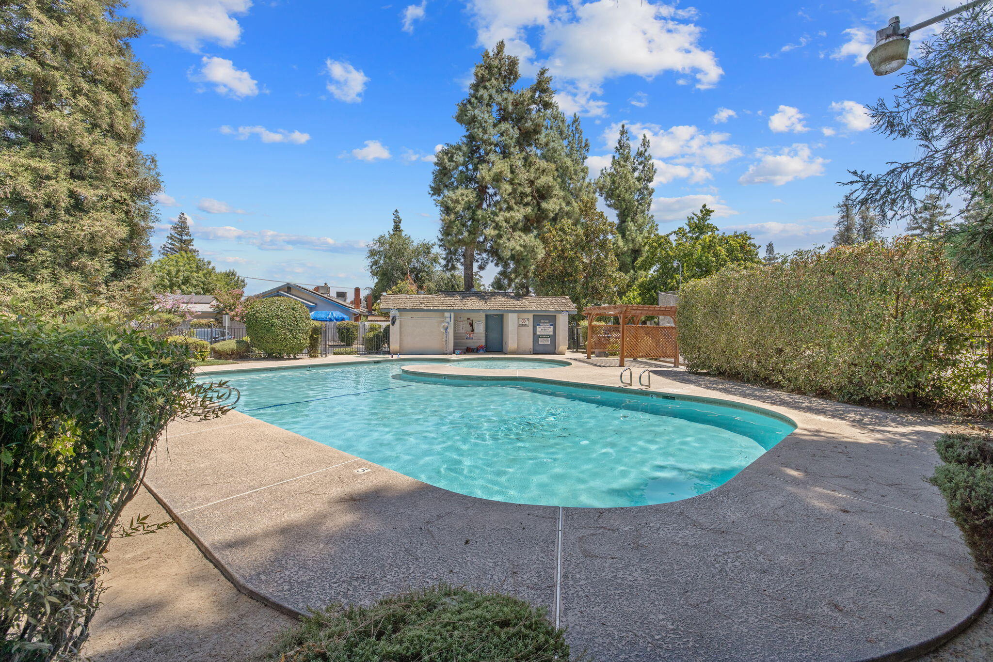 Visalia, California 93292, United States, 3 Bedrooms Bedrooms, ,2 BathroomsBathrooms,Residential,Active,191171