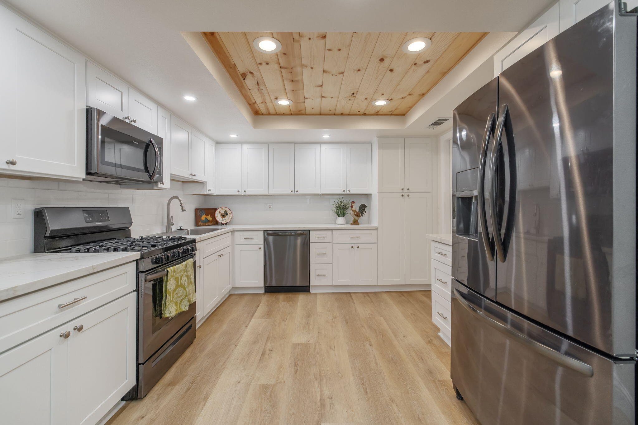 Visalia, California 93292, United States, 3 Bedrooms Bedrooms, ,2 BathroomsBathrooms,Residential,Active,191171