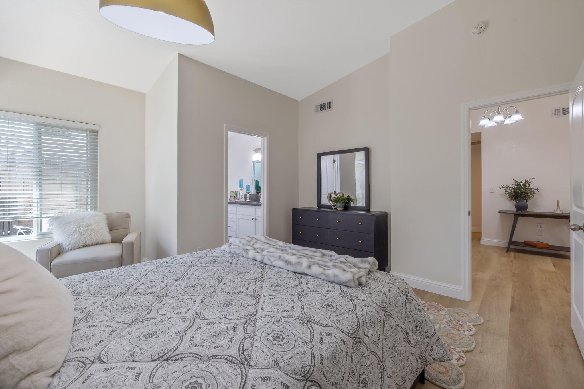 Visalia, California 93292, United States, 3 Bedrooms Bedrooms, ,2 BathroomsBathrooms,Residential,Active,191171