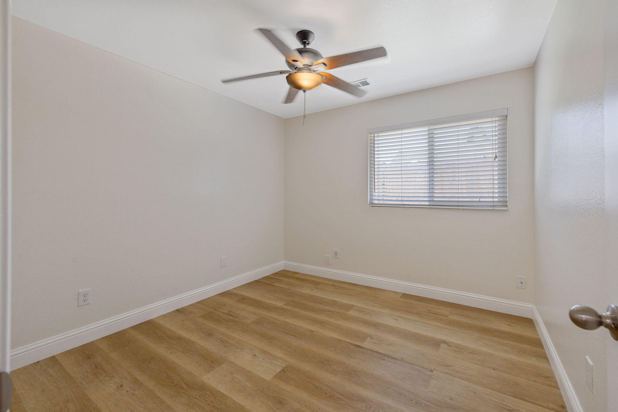 Visalia, California 93292, United States, 3 Bedrooms Bedrooms, ,2 BathroomsBathrooms,Residential,Active,191171