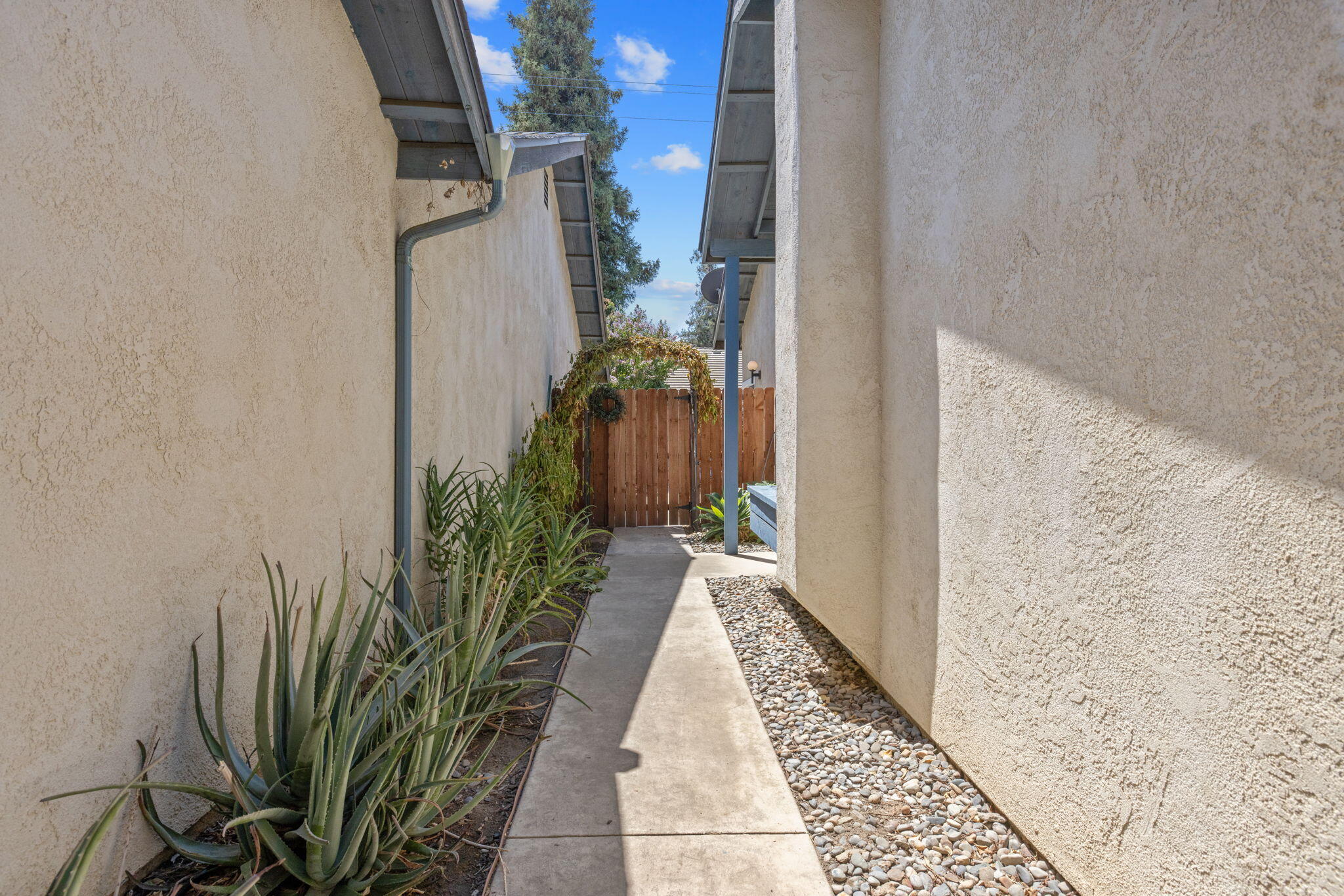 Visalia, California 93292, United States, 3 Bedrooms Bedrooms, ,2 BathroomsBathrooms,Residential,Active,191171