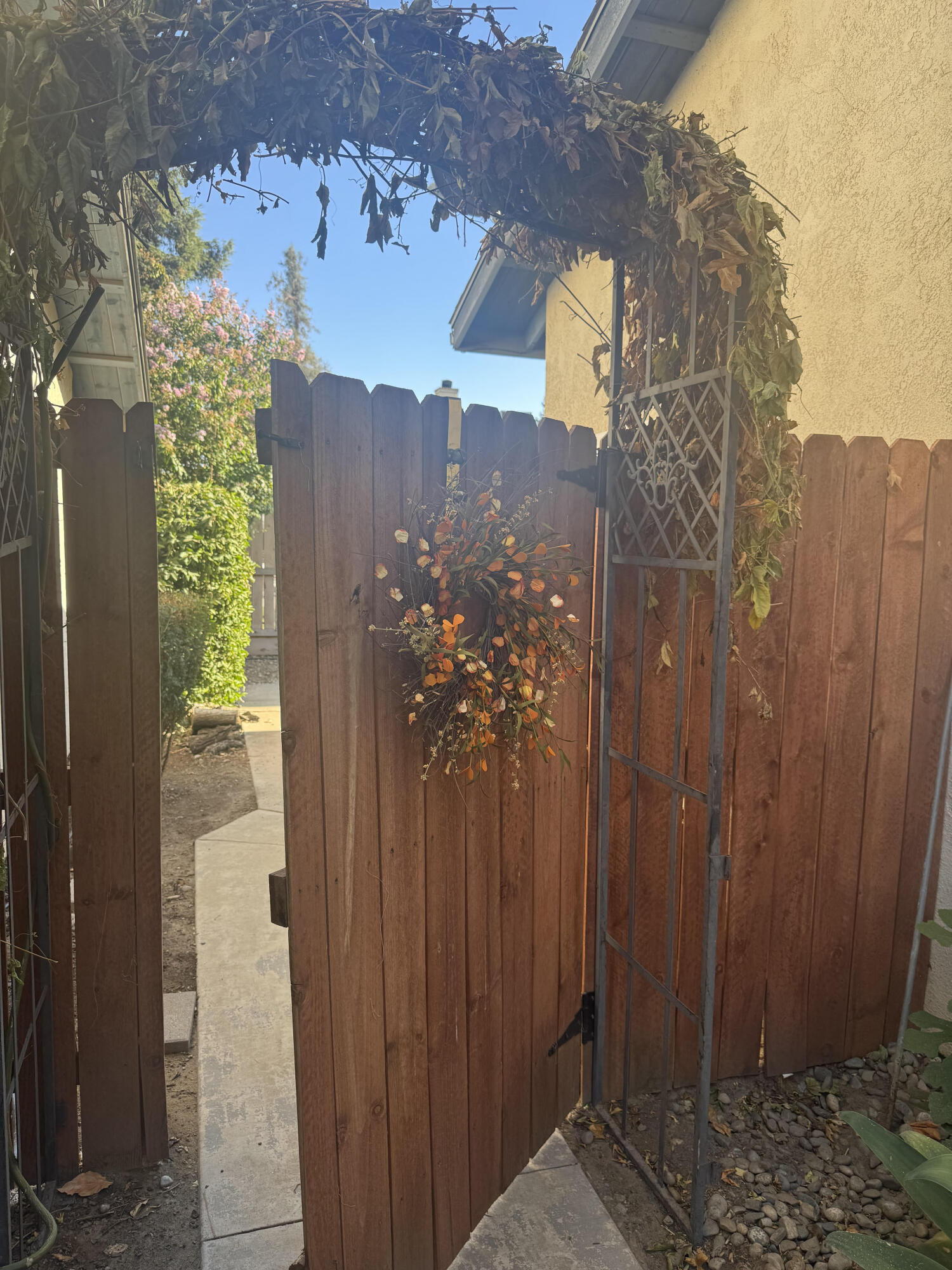 Visalia, California 93292, United States, 3 Bedrooms Bedrooms, ,2 BathroomsBathrooms,Residential,Active,191171