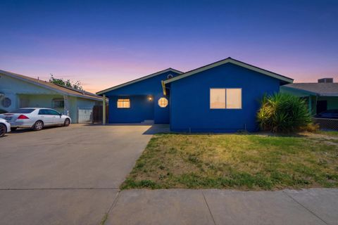 Photo of 632 S T Street, Tulare, CA 93274 (MLS # 241916)
