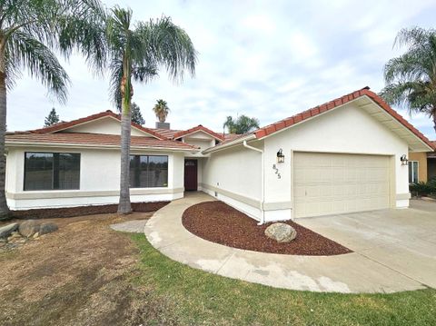 Photo of 825 N Manzanita Street, Visalia, CA 93292 (MLS # 237872)