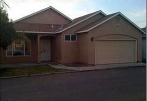 Photo of 1926 Carnation Court, Corcoran, CA 93212 (MLS # 239686)
