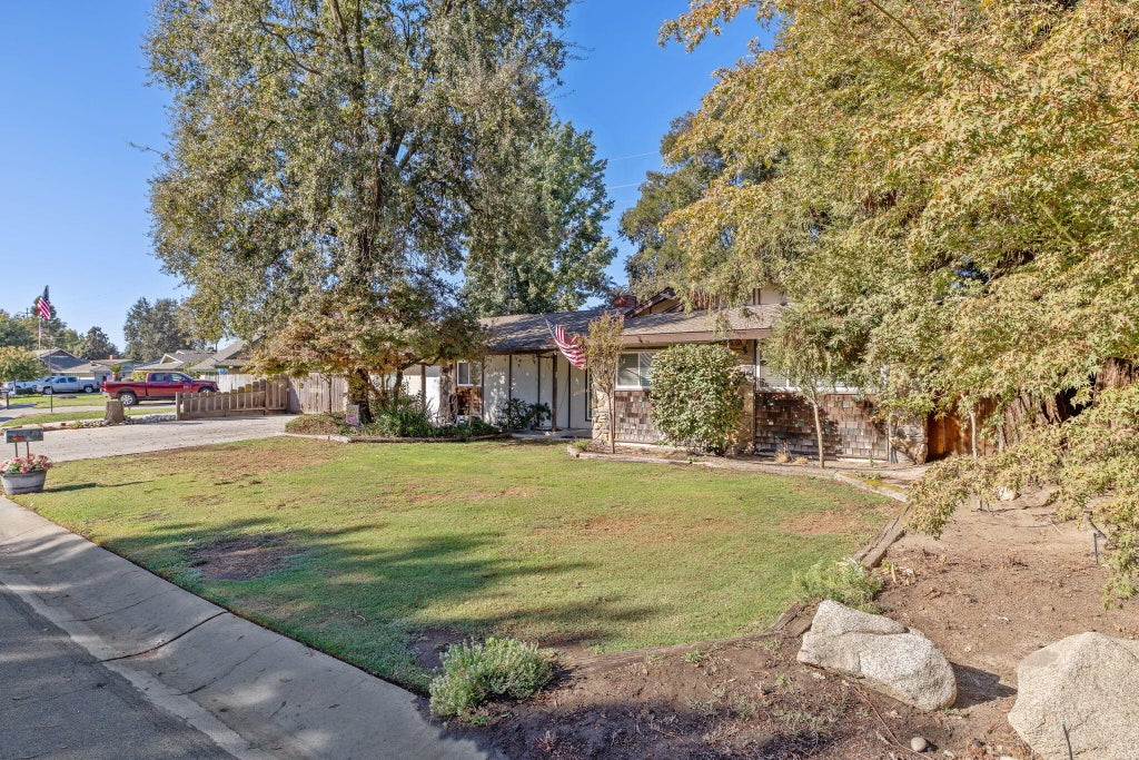 Photo of 31031 Tower Road, Visalia, CA 93292 (MLS # 244695)