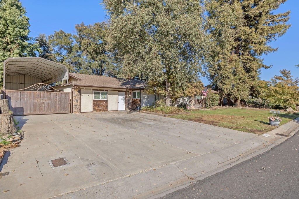 Photo of 31031 Tower Road, Visalia, CA 93292 (MLS # 244695)