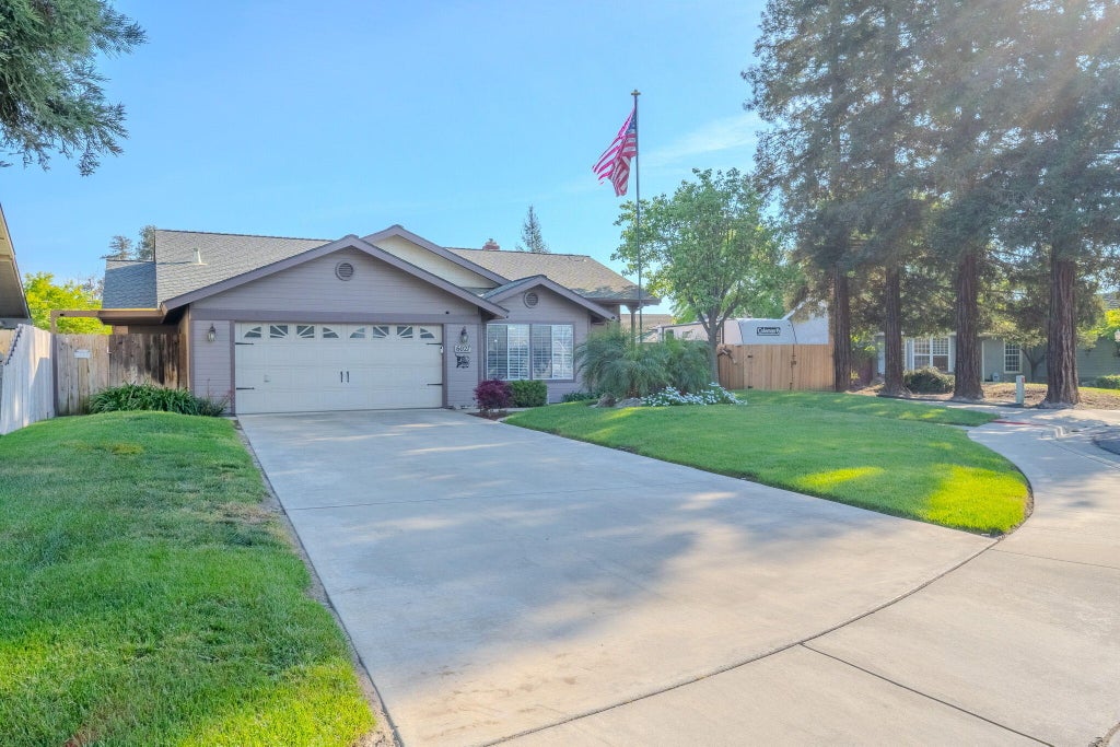 Photo of 6027 W Judy Court, Visalia, CA 93277 (MLS # 240920)