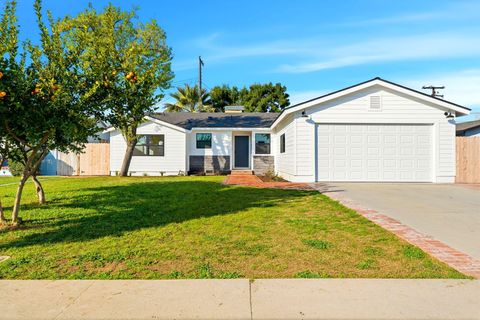 Photo of 109 Whittier Court, Exeter, CA 93221 (MLS # 239653)