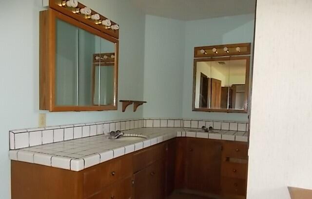 Hanford, California 93230, United States, 3 Bedrooms Bedrooms, ,3 BathroomsBathrooms,Residential,Pending,116340