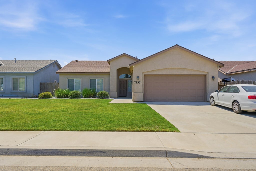 Photo of 7337 Ashworth Avenue, Visalia, CA 93291 (MLS # 241579)