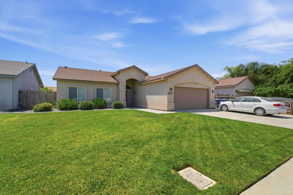 Photo of 7337 Ashworth Avenue, Visalia, CA 93291 (MLS # 241579)