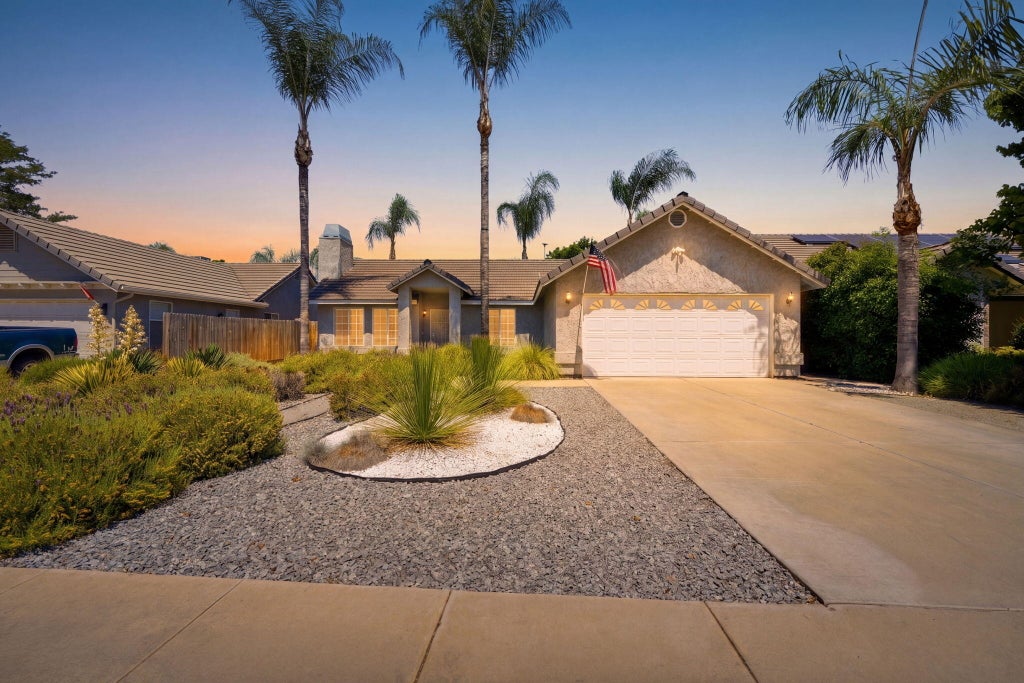 Photo of 3118 W Loyola Court, Visalia, CA 93277 (MLS # 241460)