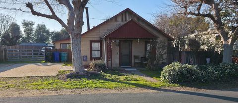 Photo of 1143 N Howland Street, Porterville, CA 93257 (MLS # 240218)