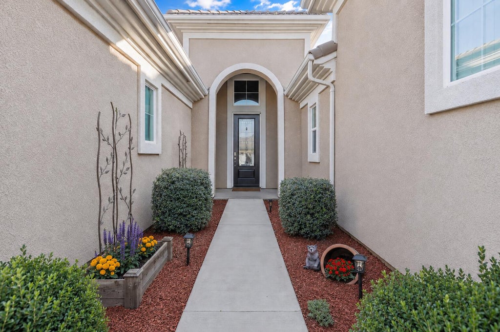 Photo of 6545 W Wren Avenue, Visalia, CA 93291 (MLS # 243047)