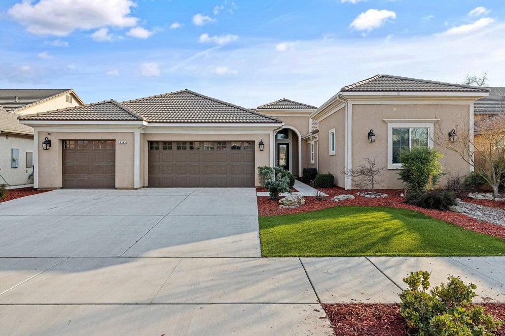 Photo of 6545 W Wren Avenue, Visalia, CA 93291 (MLS # 243047)