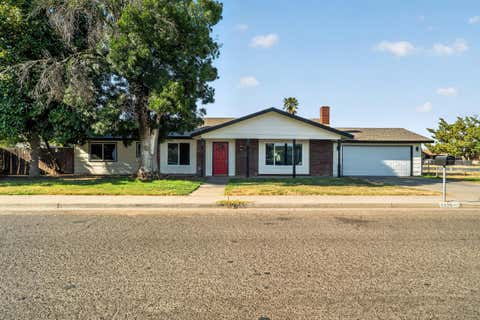 Photo of 2020 Tomah Avenue, Porterville, CA 93257 (MLS # 243350)
