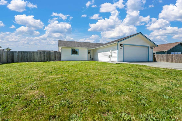 219 LONGIFLORUM LN, SMITH RIVER, CA 95567 - Image b669a2ed6ba849c47d40962d0d72fa5f/1737520962