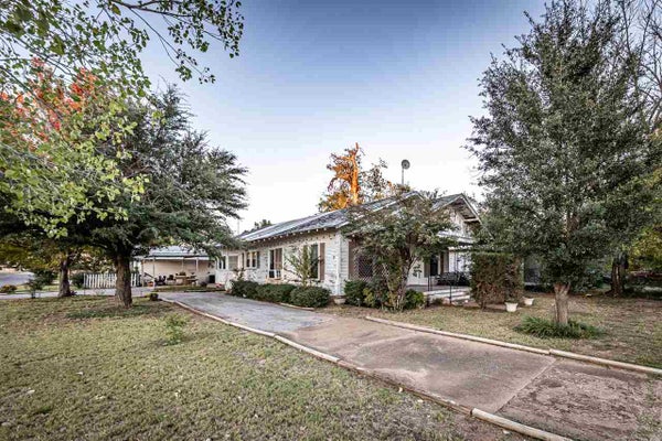 303 E OKLAHOMA ST, WALTERS, OK 73572 - Image 9fd73bf5ccfc40cdcb3956be446c0e6a/3150553057