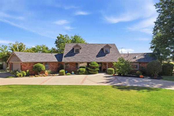 7528 NW STONEGATE DR, LAWTON, OK 73505 - Image bbba5b86fa505e8481d9dbf46d10222e/1860656299