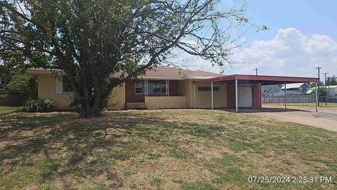 402 E Missouri St, Walters, OK 73572 - #: 167027