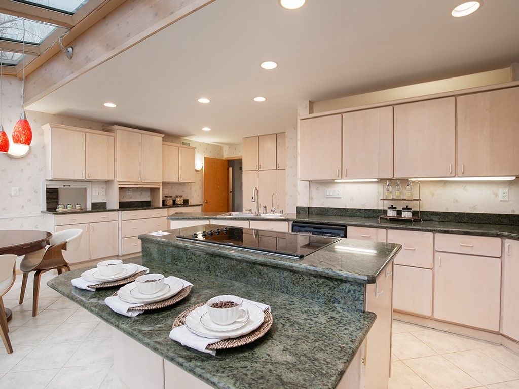 545 Beverly Hill Boulevard