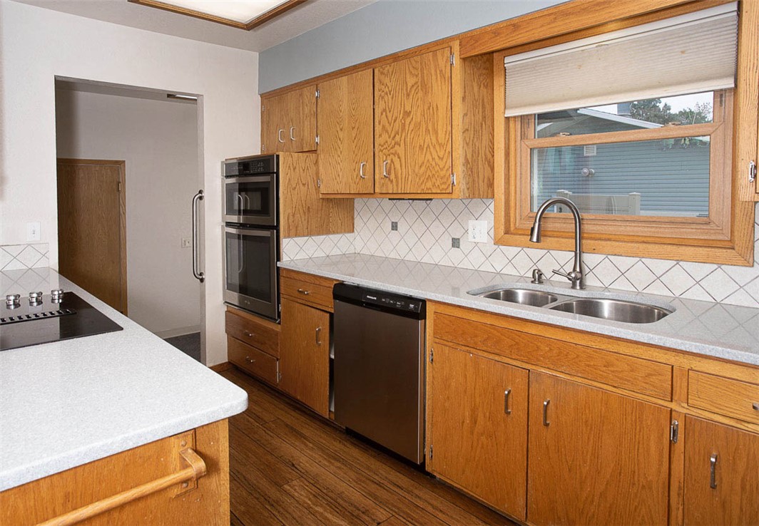 3136 Saint Johns Avenue