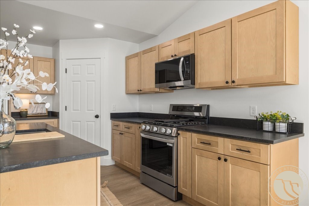 5464 Apple Rose Lane