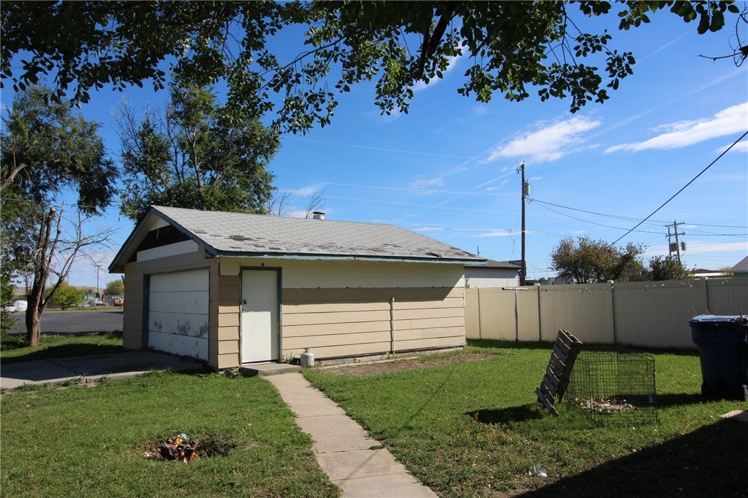 1031 N Custer Avenue