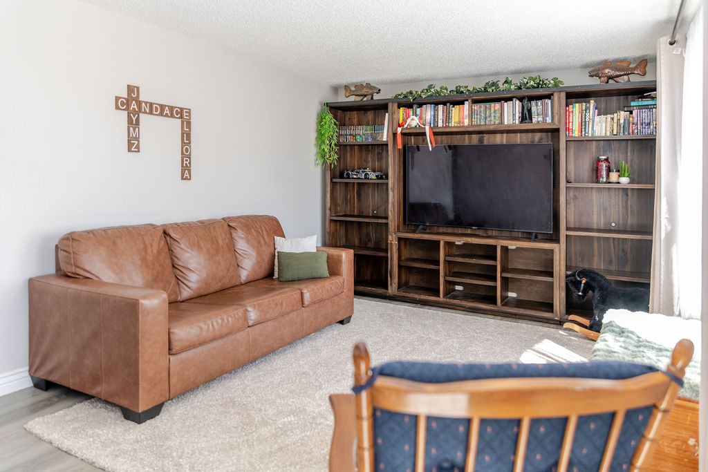352 E Phyllis Circle