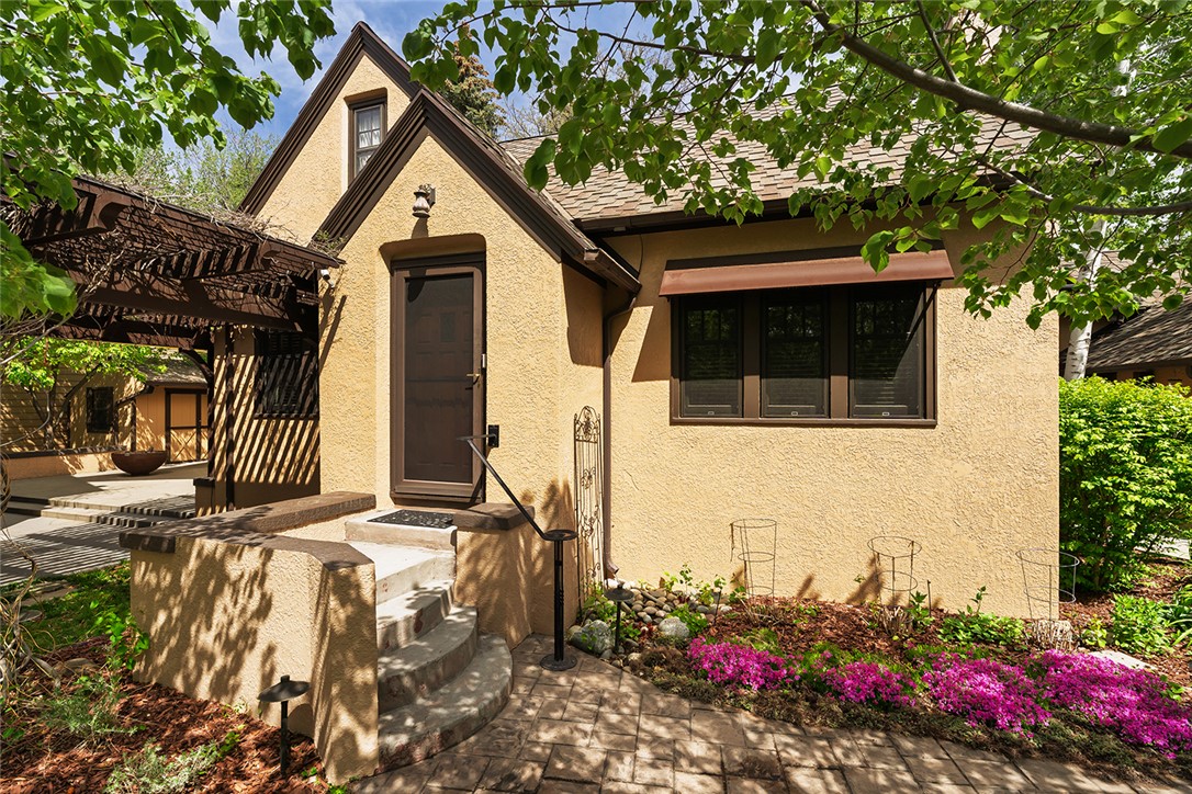 1905 Poly Drive