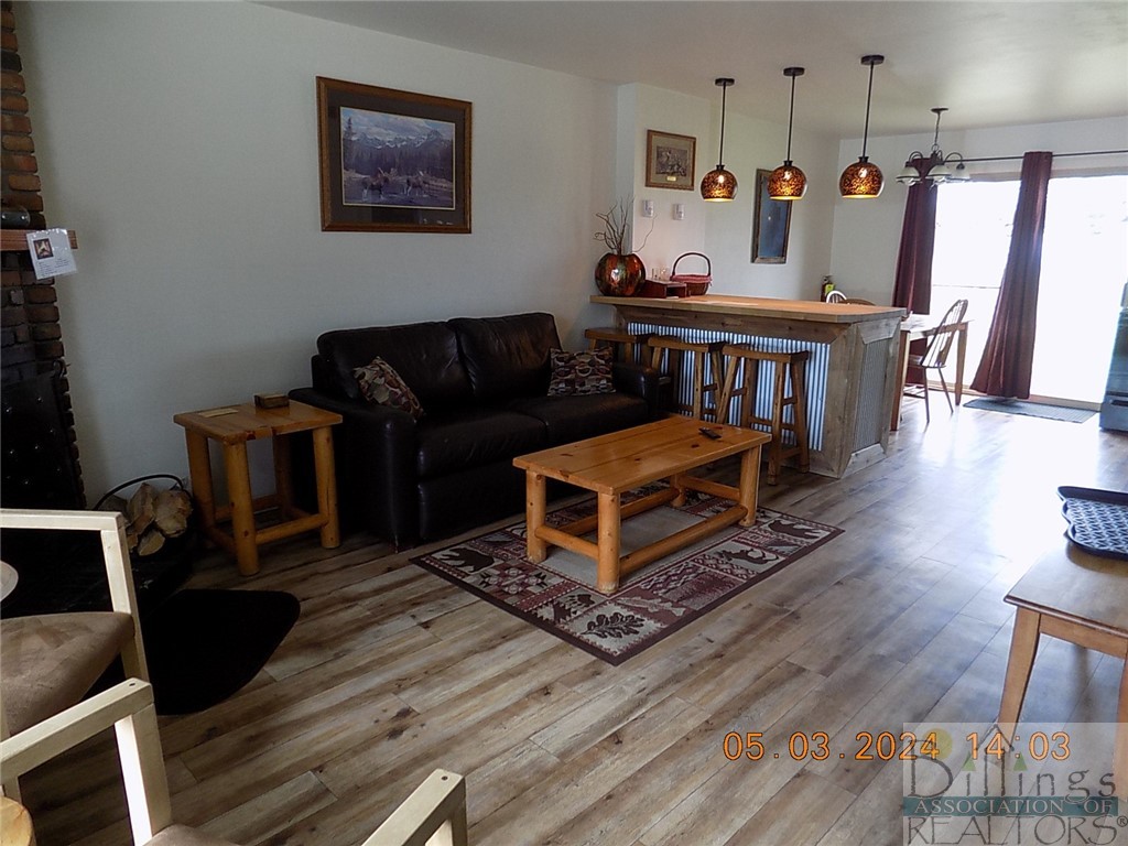 1505 Broadway Ave. S 206