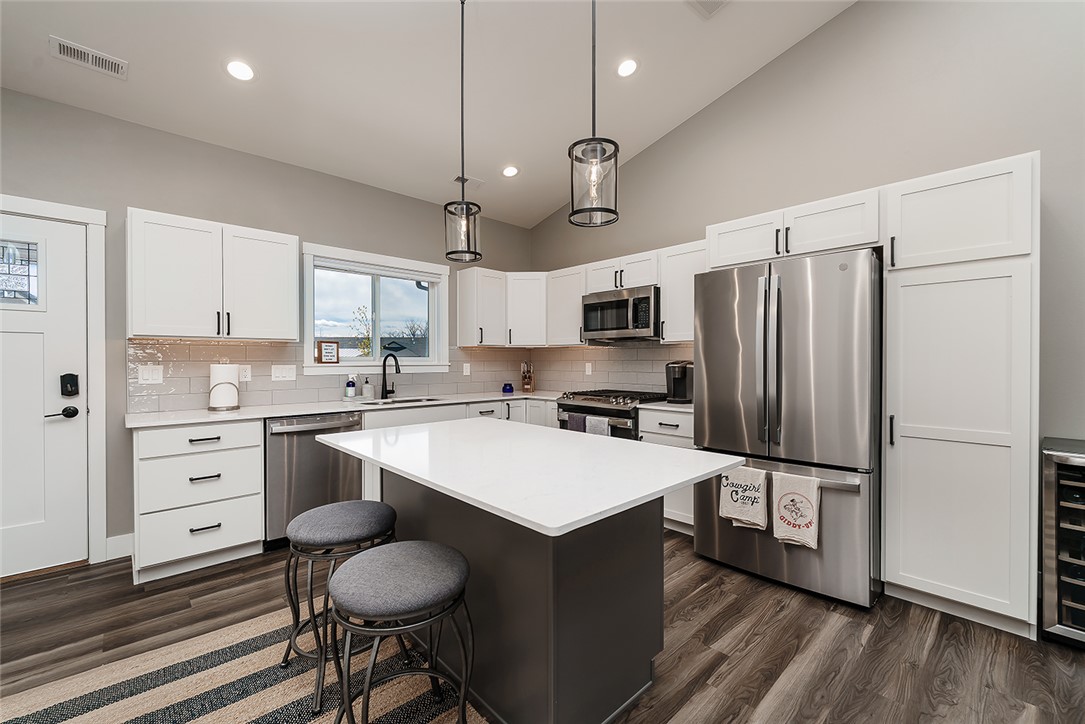 6401 Signal Peak Avenue