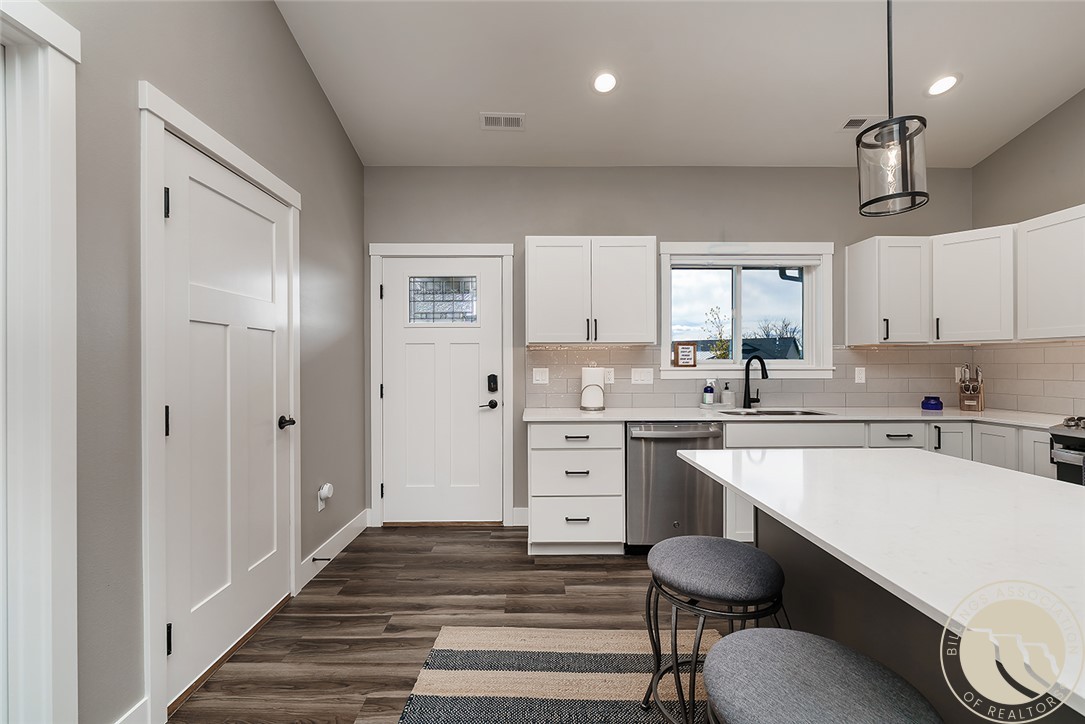 6401 Signal Peak Avenue