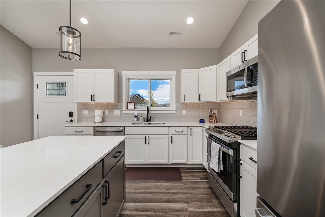 6401 Signal Peak Avenue