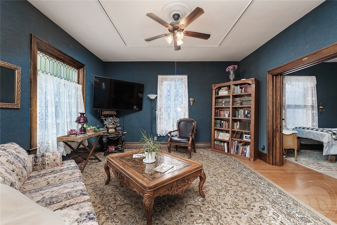 43 N Woodard Ave