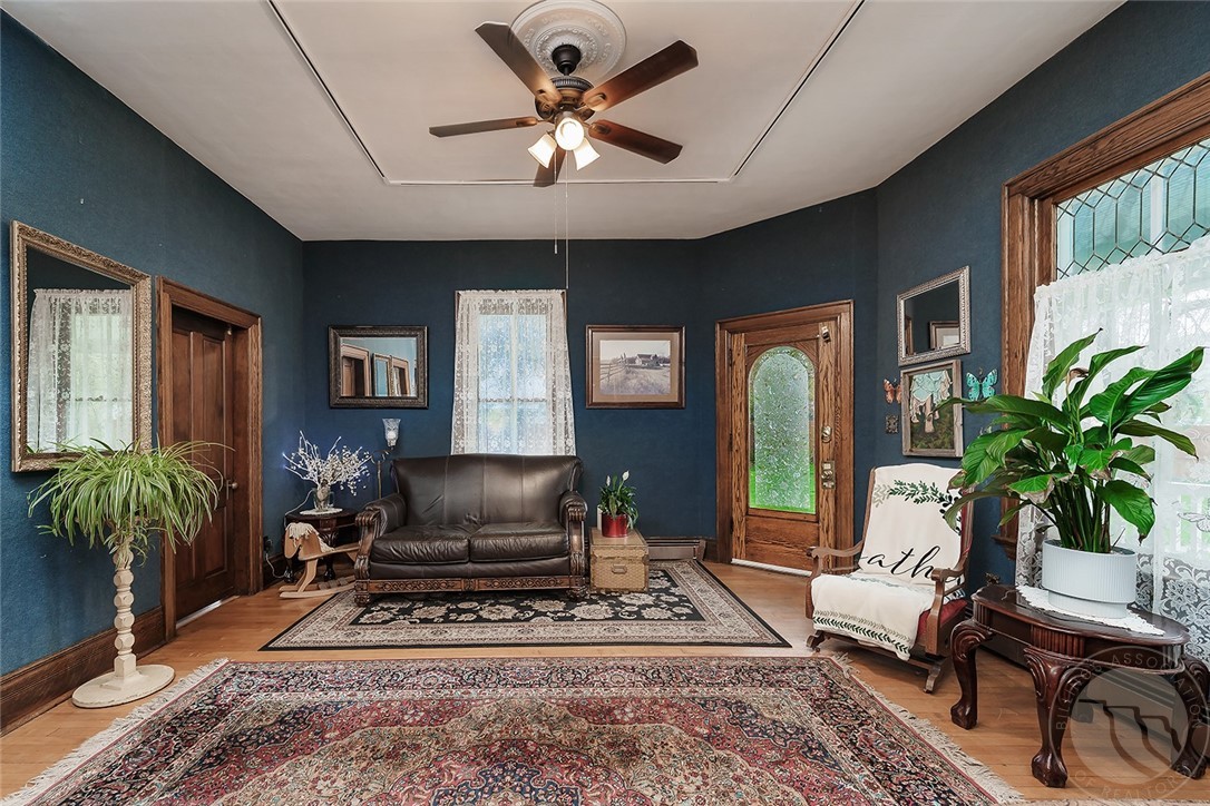 43 N Woodard Ave