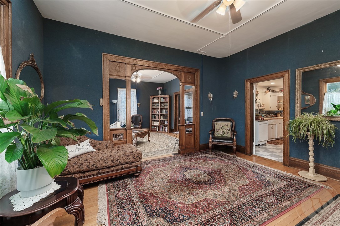43 N Woodard Ave