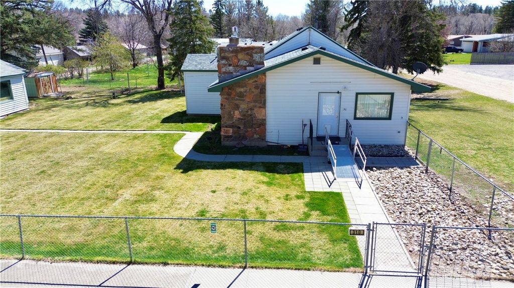 Photo of 310 W Carbon Avenue, Joliet, MT 59041 (MLS # 358661)