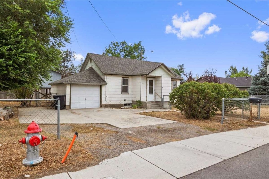 1741 Hawthorne Lane