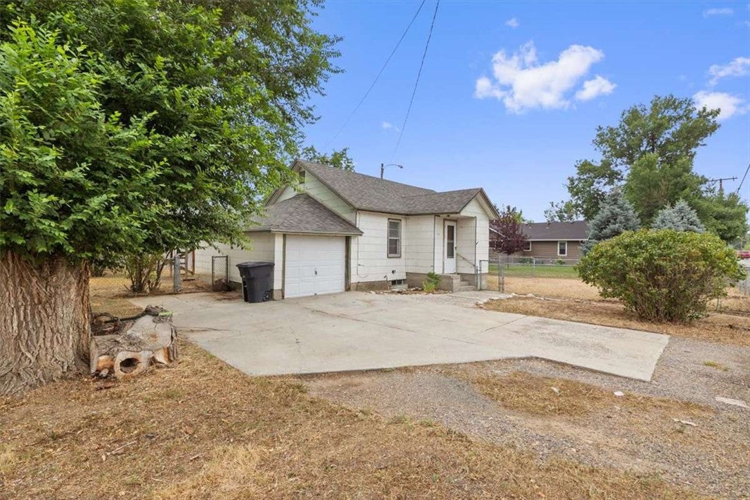 1741 Hawthorne Lane