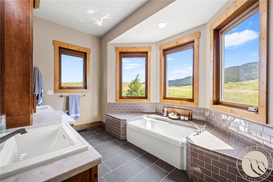 Nye, Montana 59061, United States, 5 Bedrooms Bedrooms, ,5 BathroomsBathrooms,Residential,Active,187984