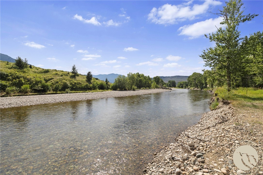 Nye, Montana 59061, United States, 5 Bedrooms Bedrooms, ,5 BathroomsBathrooms,Residential,Active,187984