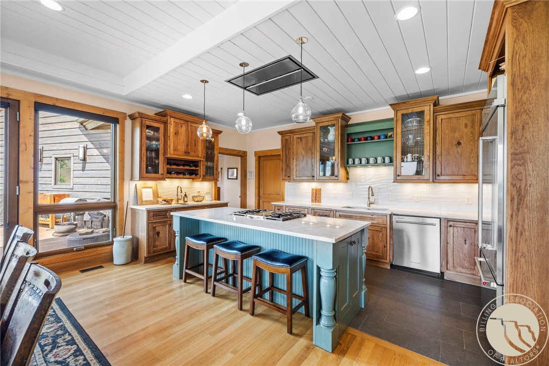 Nye, Montana 59061, United States, 5 Bedrooms Bedrooms, ,5 BathroomsBathrooms,Residential,Active,187984