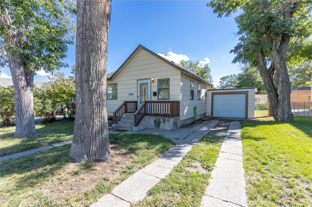 438 & 438 1/2 Terry Avenue