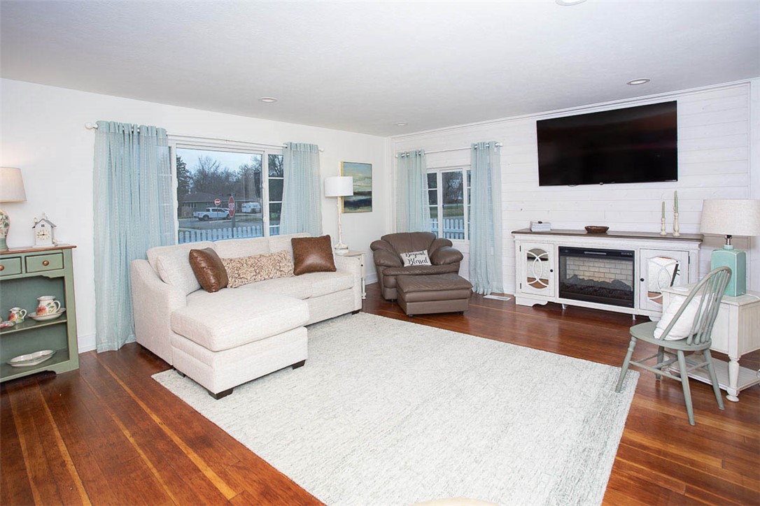 Joliet, Montana 59041, United States, 2 Bedrooms Bedrooms, ,1 BathroomBathrooms,Residential,Active,244879