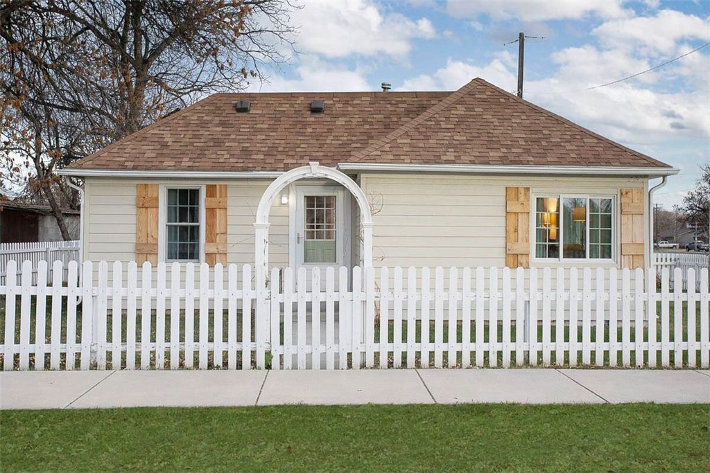 Photo of 101 N Park Street St, Joliet, MT 59041 (MLS # 356583)